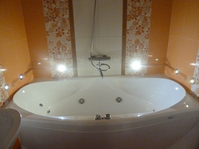 Вариант #1 подсветки ванны: фото